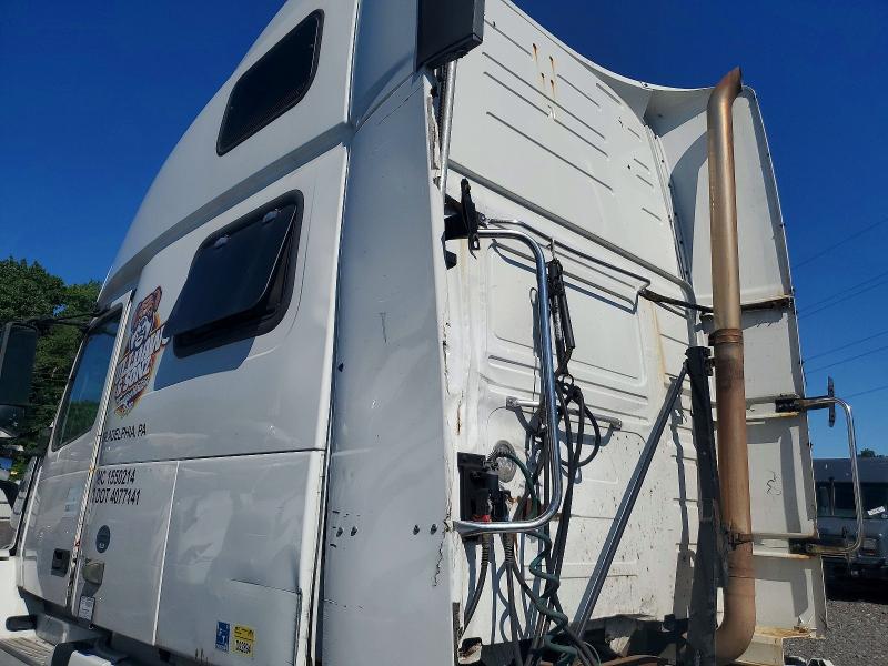 2015 Volvo Vnl VIN 4V4NC9EH8FN919826 COPART salvage auction — NORMAL WEAR, Pa - Cert Of Title, sold $1,700 on 2026-07-18 (photo 9)