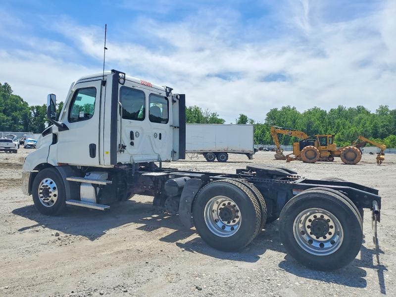 2022 Freightliner Cascadia VIN 3AKJHTDV3NSNE8223 COPART salvage auction — MECHANICAL, NC - CERTIFICATE OF TITLE (P), sold $5,700 on 2026-07-22 (photo 3)