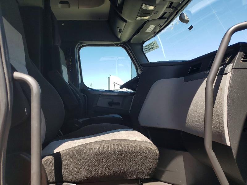 2020 Freightliner Cascadia 126 VIN 3AKJHHDR7LSLR4455 COPART salvage auction — MINOR DENT/SCRATCHES, PA - DIS/DLR/EXP ONLY CLEAN TITLE, sold $6,300 on 2026-07-22 (photo 5)