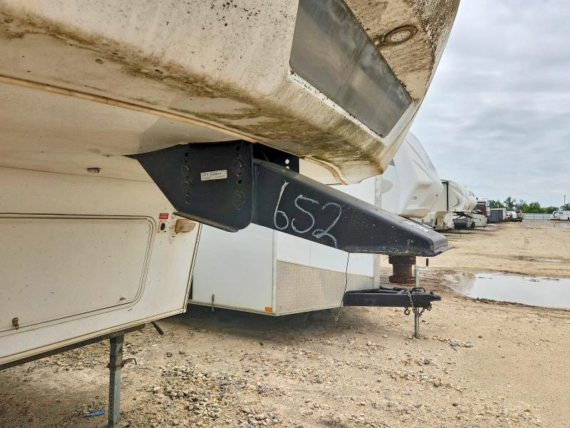 2011 Cougar 5th wheel VIN 4YDF29R25B2506652 COPART salvage auction — SIDE, KS - CERT OF TITLE-SALVAGE, sold $700 on 2026-07-30 (photo 8)
