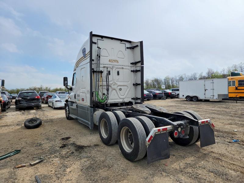 2018 Freigliner All other VIN 3AKJGLDR4JSJK5347 COPART salvage auction — NORMAL WEAR, IL - CERTIFICATE OF TITLE, sold $7,950 on 2026-07-15 (photo 3)