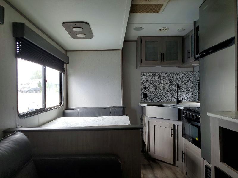 2022 Dutchmen travel Recreation VIN 4YDTCMN20NH932548 COPART salvage auction — NORMAL WEAR, AB - BOS - ACTIVE, sold $15,300 on 2026-07-07 (photo 3)