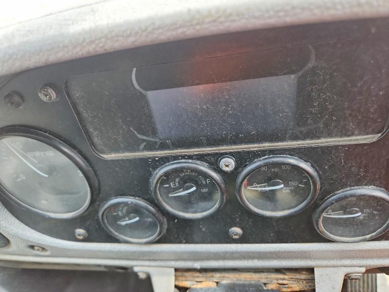 2022 Peterbilt - VIN 3BPDLJ0X4NF113051 COPART salvage auction — ROLLOVER, TX - SALVAGE VEHICLE TITLE, sold $5,800 on 2026-10-13 (photo 8)