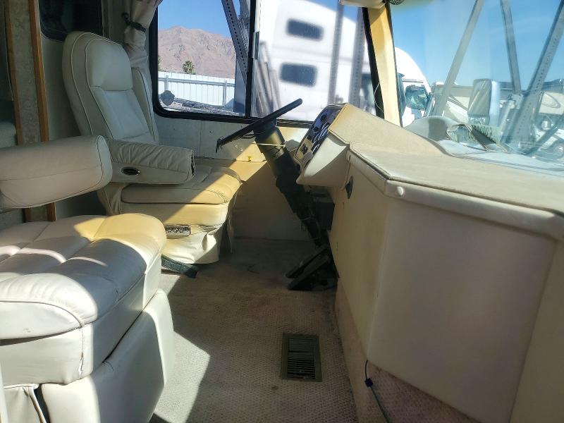 2000 Frht All other VIN 4UZ6XFBA5YCF99159 COPART salvage auction — MINOR DENT/SCRATCHES, NV - CERTIFICATE OF TITLE, sold $3,625 on 2026-07-19 (photo 5)