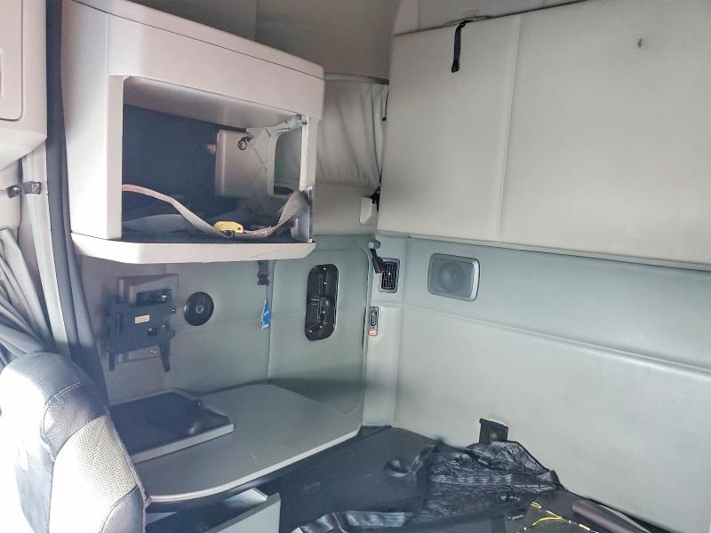 2020 Kenworth All other VIN 1XKYDP9XXLJ317481 COPART salvage auction — NORMAL WEAR, CT, sold $8,300 on 2026-07-22 (photo 9)