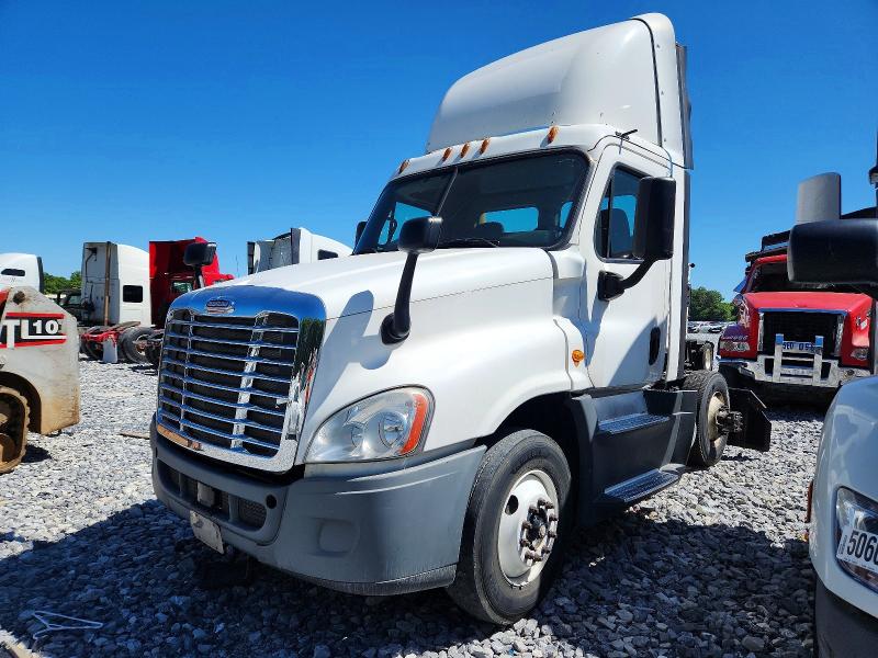 2016 Freightliner All other VIN 1FUBGEDV5GLHC5715 COPART salvage auction — NORMAL WEAR, IN - CERTIFICATE OF TITLE, sold $5,000 on 2026-07-09 (photo 2)