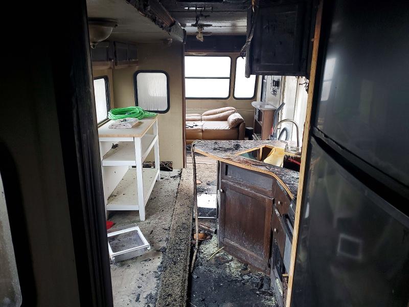 2016 Keystone rv Recreation VIN 4YDT38F29F7207575 COPART salvage auction — BURN, NF, sold $150 on 2026-07-07 (photo 5)