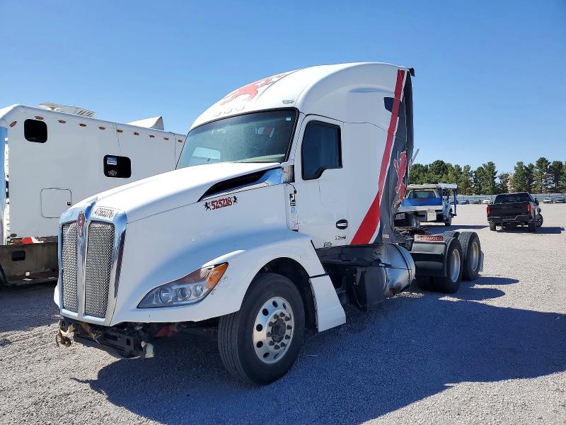 2023 Kenworth All other VIN 1XKYD49X0PJ268618 COPART salvage auction — SIDE, TX - SALVAGE VEHICLE TITLE, sold $17,200 on 2026-07-09 (photo 2)