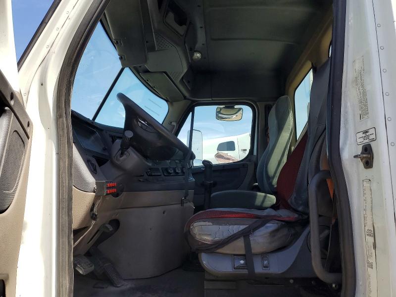 2009 Freightliner All other VIN 1FUJGECK69LAL8088 COPART salvage auction — NORMAL WEAR, CT, sold $9,600 on 2026-07-08 (photo 5)