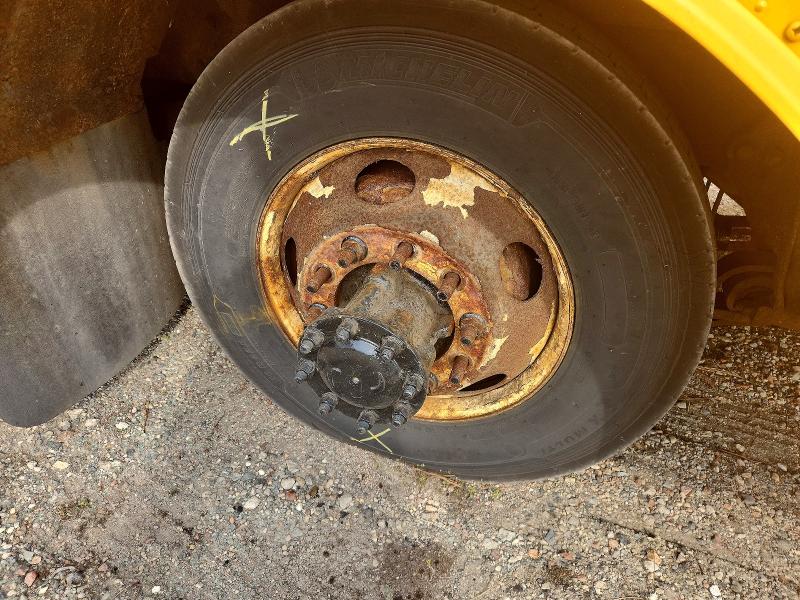 2005 Thomas Bus VIN 4UZAAXCS75CU88078 COPART salvage auction — MINOR DENT/SCRATCHES, CT, sold $1,800 on 2026-09-11 (photo 9)