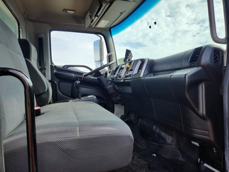 2016 Hino 338 VIN 5PVNV8JTXG4S53859 COPART salvage auction — MINOR DENT/SCRATCHES, CT, sold $700 on 2026-07-07 (photo 5)