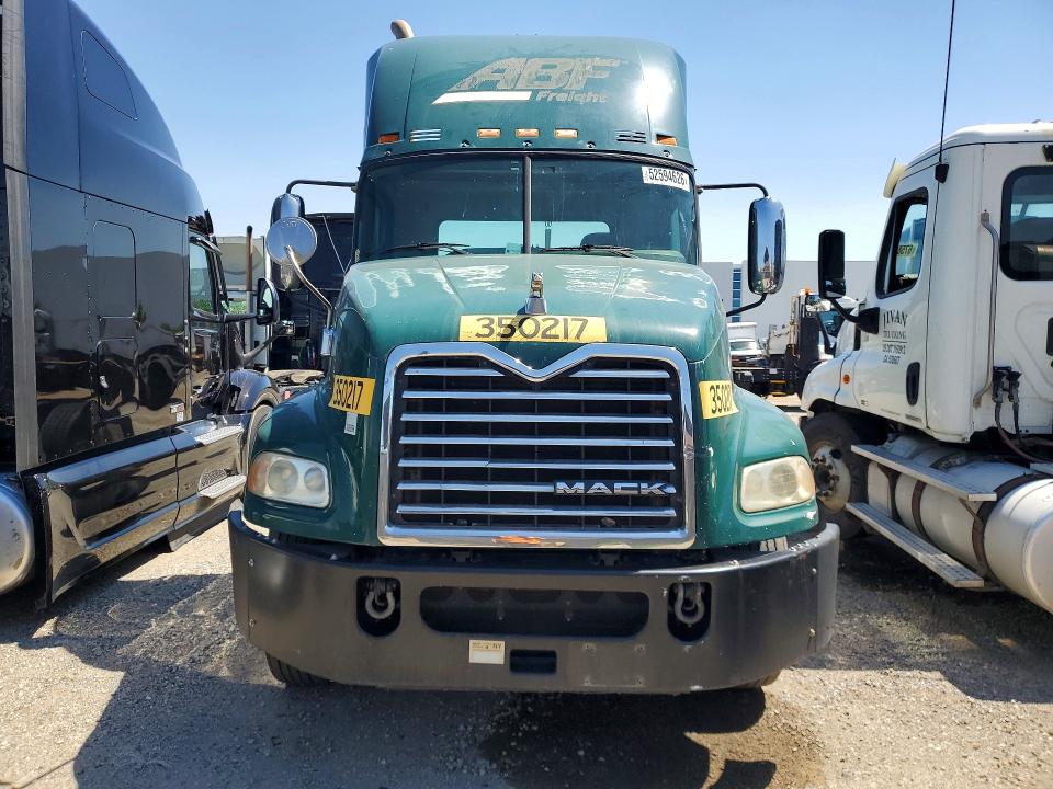 2016 Mack All models VIN 1M1AW01X5GM008452 COPART salvage auction — MINOR DENT/SCRATCHES, OK - DIS/DLR/EXP ONLY CLEAN TITLE (P), sold $450 on 2026-07-27 (photo 5)