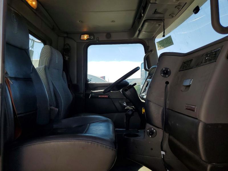 2015 Kenworth All other VIN 1XKBAJ8X4FJ442736 COPART salvage auction — NORMAL WEAR, DV, sold $5,900 on 2026-07-09 (photo 5)