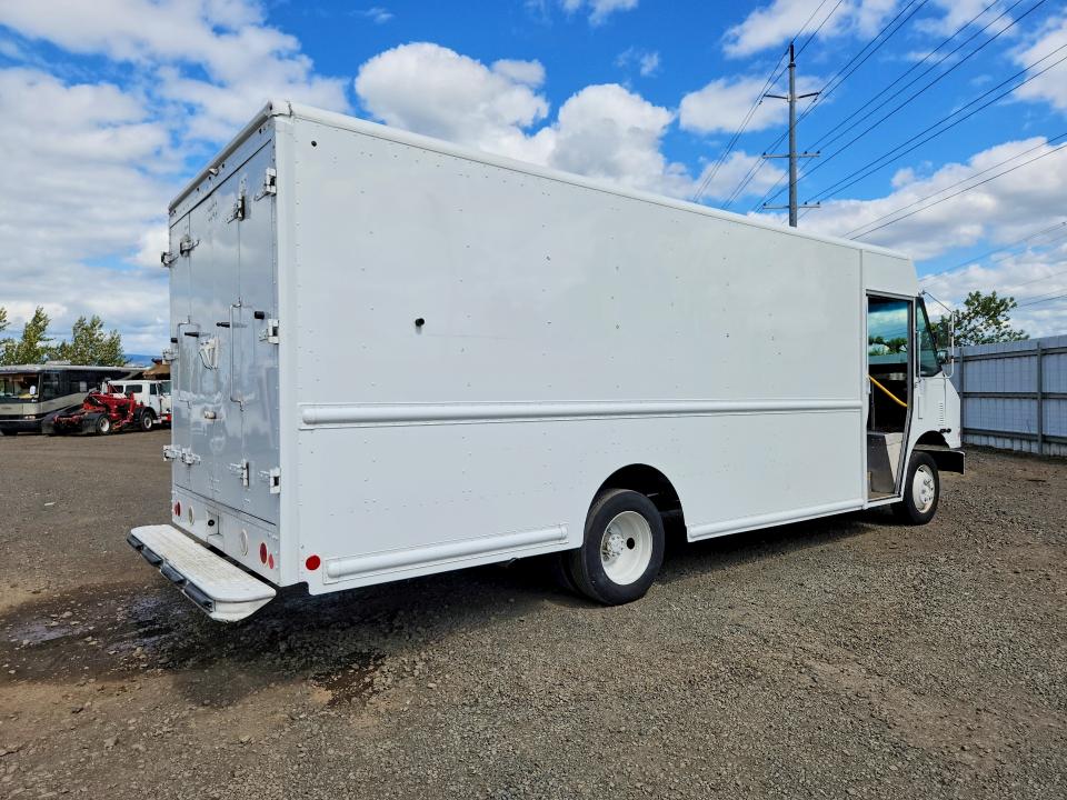2016 Freightliner All other VIN 4UZAC2DV1GCHX0616 COPART salvage auction — MINOR DENT/SCRATCHES, CT, sold $7,000 on 2026-07-28 (photo 3)