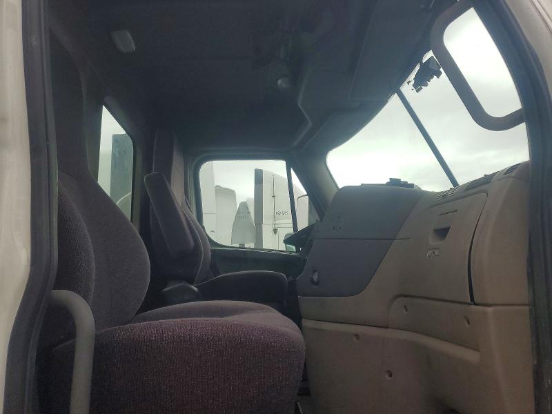 2017 Freightliner Cascadia 113 VIN 3AKBGADV9HSJD0569 COPART salvage auction — FRONT END, IN - CERTIFICATE OF TITLE, sold $175 on 2026-07-23 (photo 5)