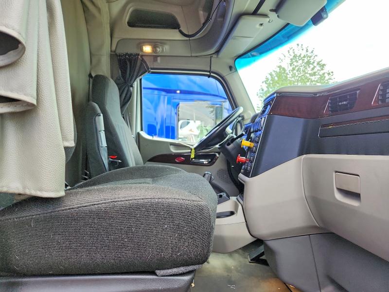 2018 Peterbilt All other VIN 1XPBDP9XXJD472043 COPART salvage auction — MINOR DENT/SCRATCHES, OR - CERTIFICATE OF TITLE, sold $25,000 on 2026-07-27 (photo 5)