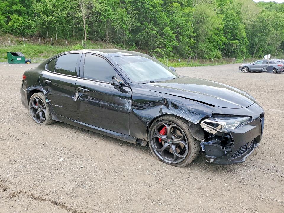 2019 Alfa romeo Giulia VIN ZARFANBN1K7611572 COPART salvage auction — SIDE, ST, sold $2,300 on 2026-08-13 (photo 4)