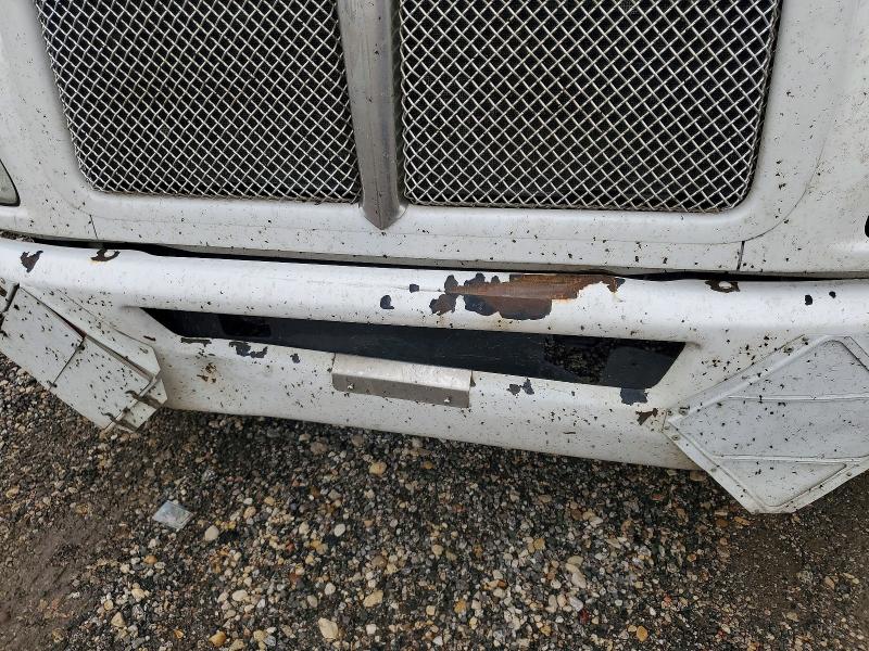 2015 Kenworth T370 VIN 2NKHHM7X1FM443516 COPART salvage auction — MINOR DENT/SCRATCHES, IN - CERTIFICATE OF TITLE, sold $8,000 on 2026-07-29 (photo 9)