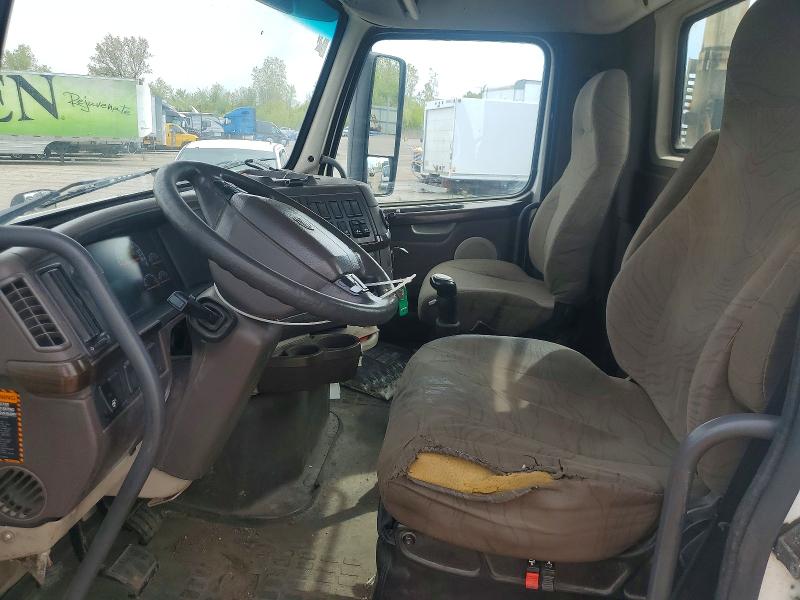 2014 Volv Vn VIN 4V4NC9EH1EN177235 COPART salvage auction — MINOR DENT/SCRATCHES, MI - CERTIFICATE OF TITLE, sold $3,250 on 2026-07-09 (photo 6)