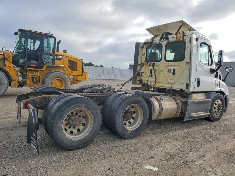 2019 Freightliner All other VIN 3AKJGBDV9KDJW2049 COPART salvage auction — MINOR DENT/SCRATCHES, IN - CERTIFICATE OF TITLE, sold $2,650 on 2026-07-23 (photo 4)