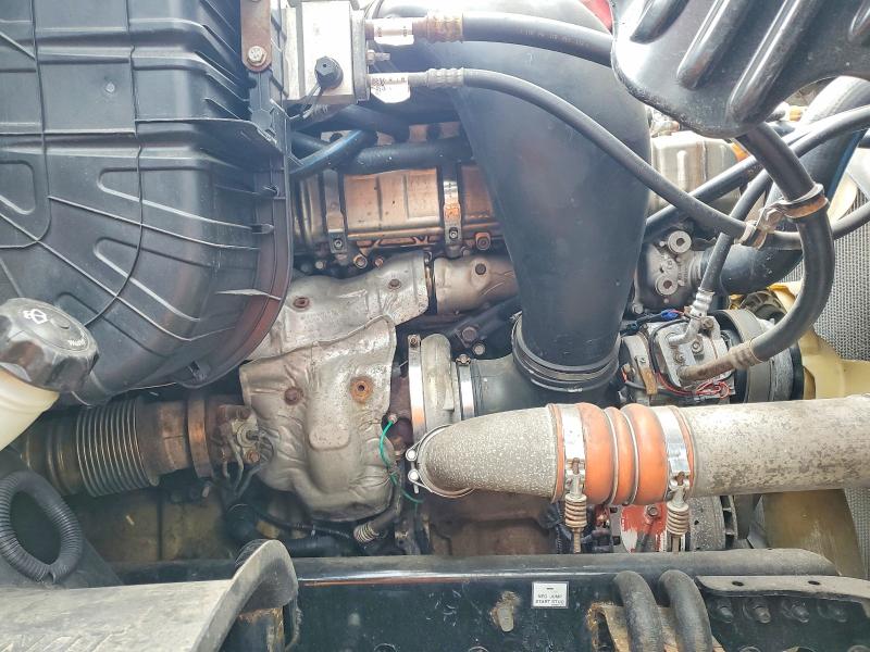 2017 Freightliner Cascadia 125 VIN 3AKJGLDR5HSHF1093 COPART salvage auction — MINOR DENT/SCRATCHES, IL - CERT OF TITLE-REBUILT, sold $3,400 on 2026-07-09 (photo 7)