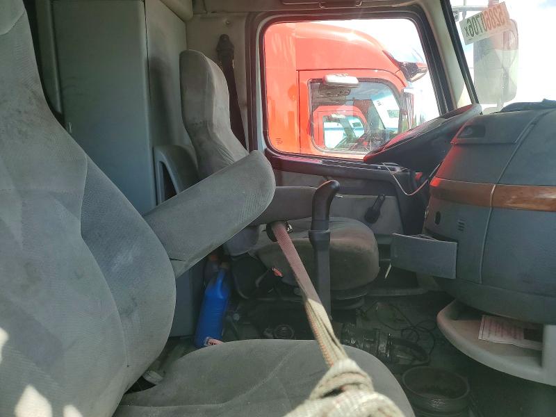 2005 Volv Vn VIN 4V4NC9GH65N390260 COPART salvage auction — FRONT END, CZ, sold $950 on 2026-07-30 (photo 6)