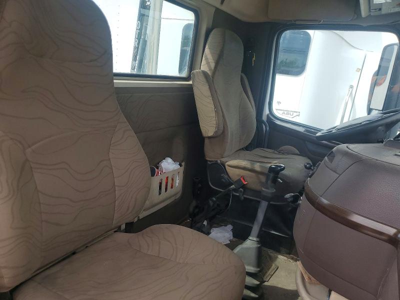 2014 Volv Vn VIN 4V4NC9EH1EN177235 COPART salvage auction — MINOR DENT/SCRATCHES, MI - CERTIFICATE OF TITLE, sold $3,250 on 2026-07-09 (photo 5)