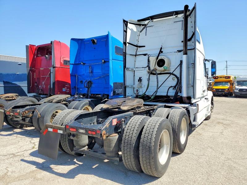 2016 Volv Vn VIN 4V4NC9EJ3GN954200 COPART salvage auction — NORMAL WEAR, IL - CERTIFICATE OF TITLE, sold $2,100 on 2026-07-27 (photo 4)