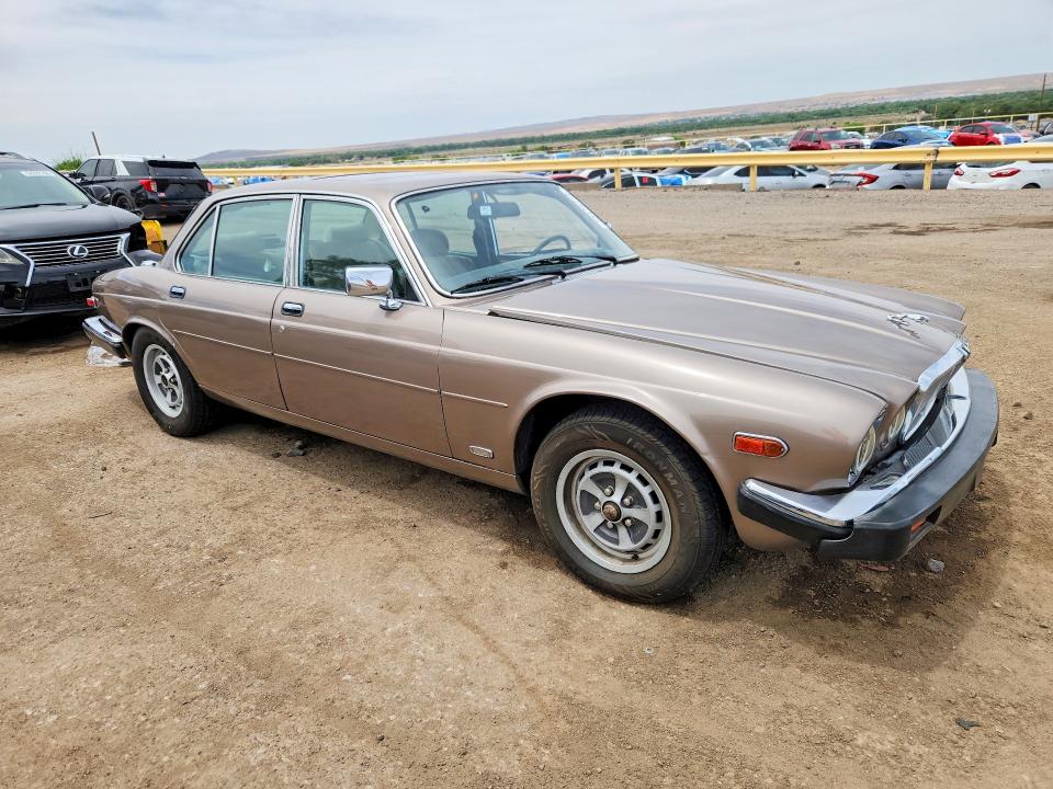 1986 Jaguar Xj6 VIN SAJAY1341GC442023 COPART salvage auction — SIDE, ST, sold $200 on 2026-07-13 (photo 4)