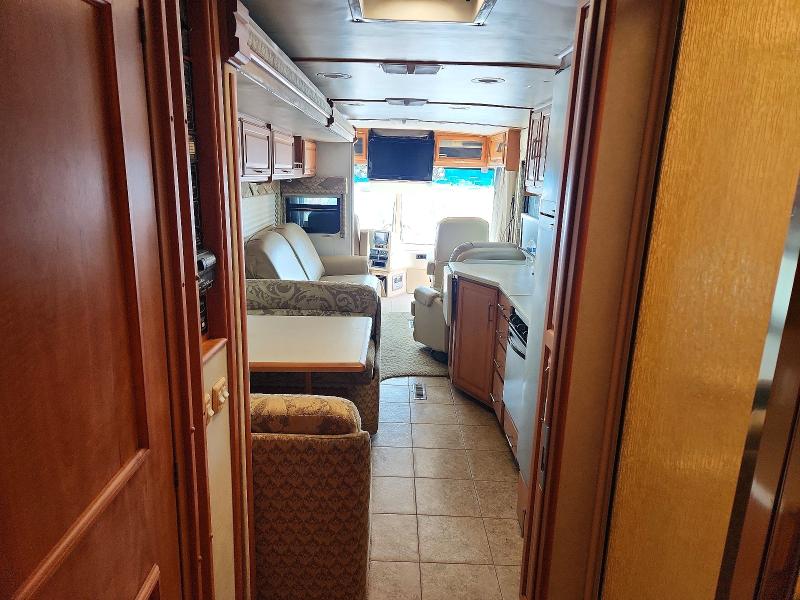 2005 Winnebago All models VIN 4UZAAHDC15CN76315 COPART salvage auction — MINOR DENT/SCRATCHES, FL - CERTIFICATE OF TITLE, sold $10,000 on 2026-07-28 (photo 9)