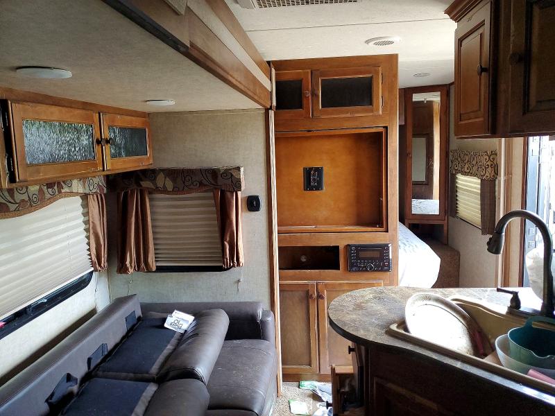 2015 Keystone Sprinter VIN 4YDT31126F1531469 COPART salvage auction — UNDERCARRIAGE, IL - SALVAGE CERTIFICATE, sold $3,800 on 2026-07-09 (photo 5)