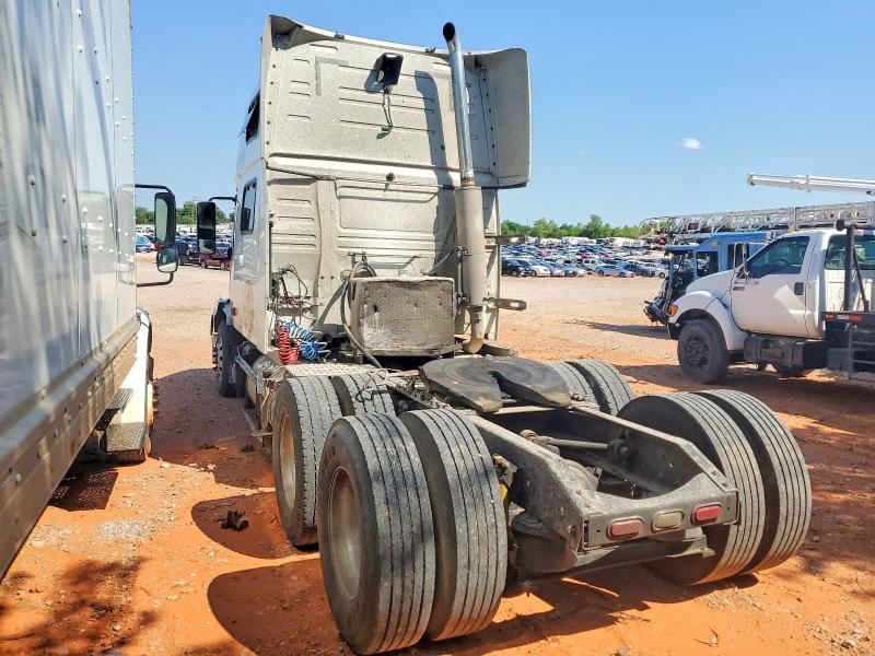 2007 Volv Vn VIN 4V4NC9TG47N440704 COPART salvage auction — FRONT END, Tx - Certificate Of Title, sold $1,850 on 2026-07-28 (photo 3)