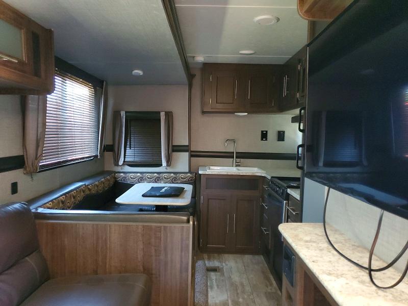 2019 Keystone Zinger VIN 4YDT28029KS370696 COPART salvage auction — MINOR DENT/SCRATCHES, IN - CERTIFICATE OF ORIGIN (P), sold $8,100 on 2026-07-27 (photo 5)