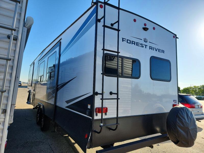 2025 Foresriver Crusader VIN 5ZT3CSVB2SG128212 COPART salvage auction — ROOF, PO, sold $23,200 on 2026-07-29 (photo 3)