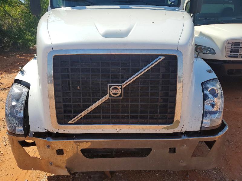 2007 Volv Vn VIN 4V4NC9TG47N440704 COPART salvage auction — FRONT END, Tx - Certificate Of Title, sold $1,850 on 2026-07-28 (photo 7)