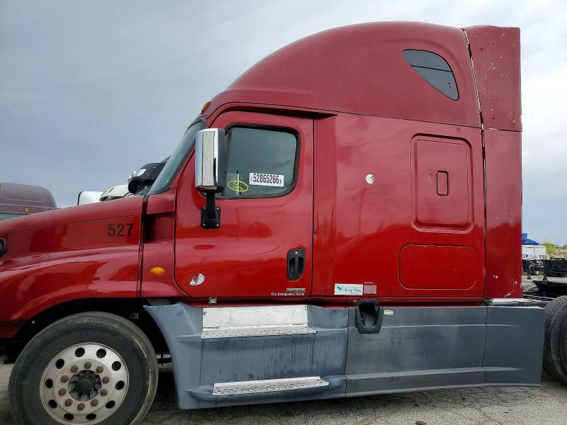 2017 Freightliner Cascadia 125 VIN 3AKJGLDR5HSHF1093 COPART salvage auction — MINOR DENT/SCRATCHES, IL - CERT OF TITLE-REBUILT, sold $3,400 on 2026-07-09 (photo 9)