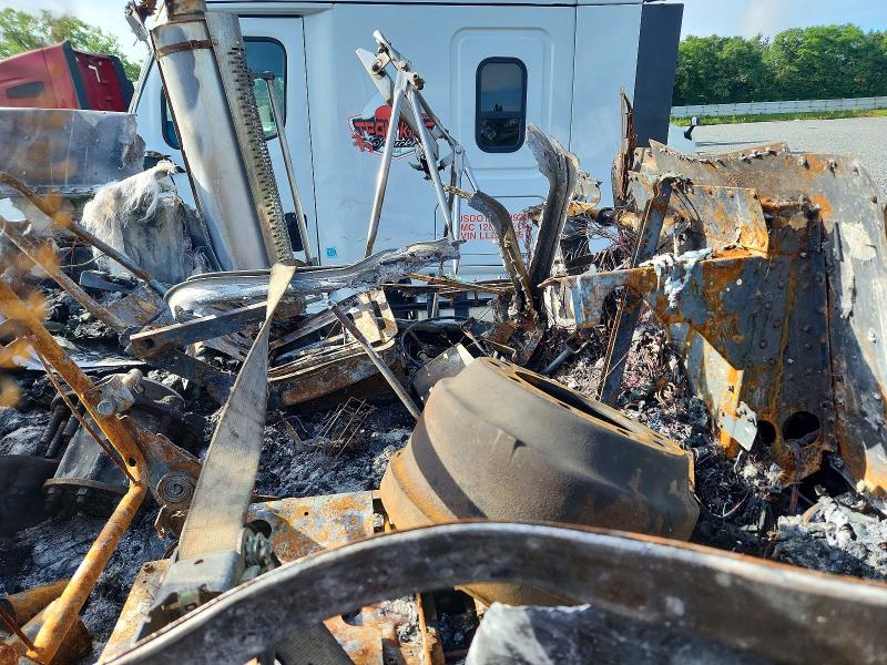 1997 Freightliner All other VIN 1FUPCSEB9VP930336 COPART salvage auction — BURN, BP, sold $400 on 2026-07-09 (photo 5)