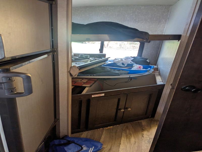 2018 Heartland rvs Recreation VIN 5SFNB2727JN356336 COPART salvage auction — MINOR DENT/SCRATCHES, ON - PERMIT NO BRAND - UNFIT, sold $14,000 on 2026-07-23 (photo 7)