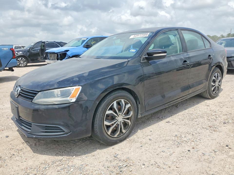 2011 Volk Jetta VIN 3VWDZ7AJXBM323038 COPART salvage auction — MINOR DENT/SCRATCHES, TX - CERTIFICATE OF TITLE, sold $625 on 2026-07-31 (photo 1)