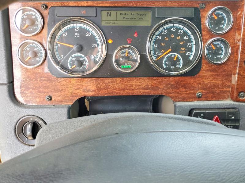 2017 Freightliner All other VIN 3AKJGLDR6HSHR5690 COPART salvage auction — NORMAL WEAR, OH - DIS/DLR/EXP ONLY CLEAN TITLE, sold $5,700 on 2026-07-08 (photo 8)