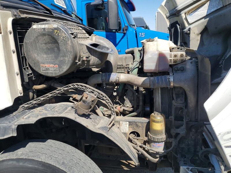 2016 Volv Vn VIN 4V4NC9EJ3GN954200 COPART salvage auction — NORMAL WEAR, IL - CERTIFICATE OF TITLE, sold $2,100 on 2026-07-27 (photo 7)