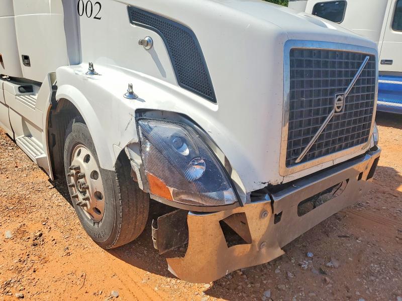 2007 Volv Vn VIN 4V4NC9TG47N440704 COPART salvage auction — FRONT END, Tx - Certificate Of Title, sold $1,850 on 2026-07-28 (photo 9)
