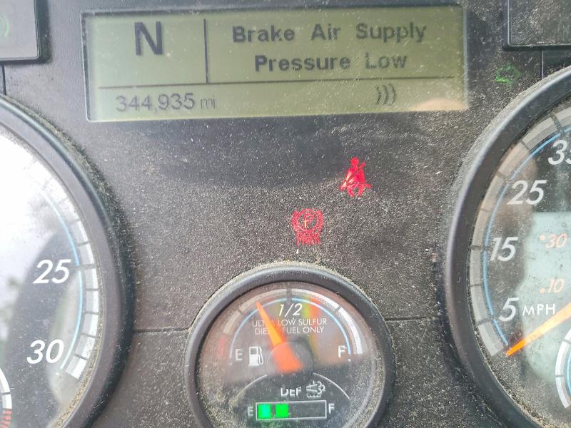 2019 Freightliner All other VIN 3AKJGBDV9KDJW2049 COPART salvage auction — MINOR DENT/SCRATCHES, IN - CERTIFICATE OF TITLE, sold $4,050 on 2026-07-08 (photo 8)