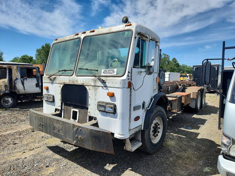 2001 Peterbilt All other VIN 1NPZL09X41D712996 COPART salvage auction — UNDERCARRIAGE, CT, sold $750 on 2026-07-09 (photo 2)