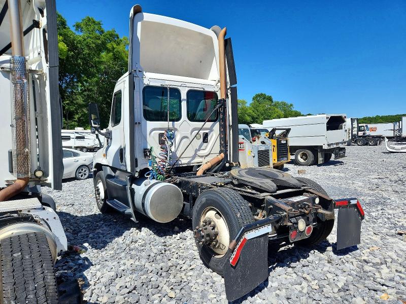2016 Freightliner All other VIN 1FUBGEDV5GLHC5715 COPART salvage auction — NORMAL WEAR, IN - CERTIFICATE OF TITLE, sold $5,000 on 2026-07-09 (photo 3)