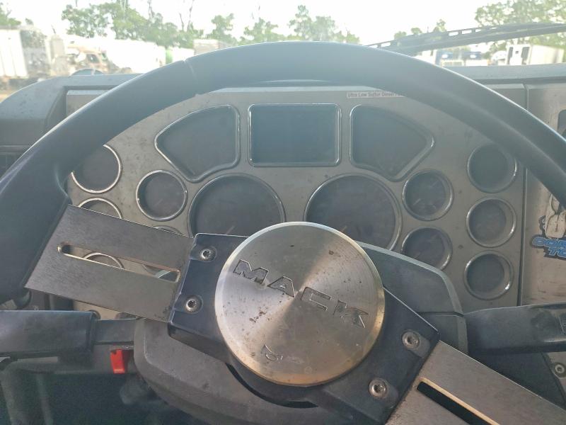 2013 Mack All other VIN 1M1AW01X8DM004925 COPART salvage auction — MINOR DENT/SCRATCHES, CT, sold $900 on 2026-07-07 (photo 8)