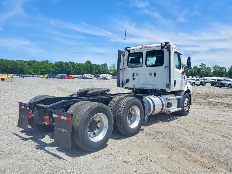 2022 Freightliner Cascadia VIN 3AKJHTDV3NSNE8223 COPART salvage auction — MECHANICAL, NC - CERTIFICATE OF TITLE (P), sold $5,700 on 2026-07-22 (photo 4)