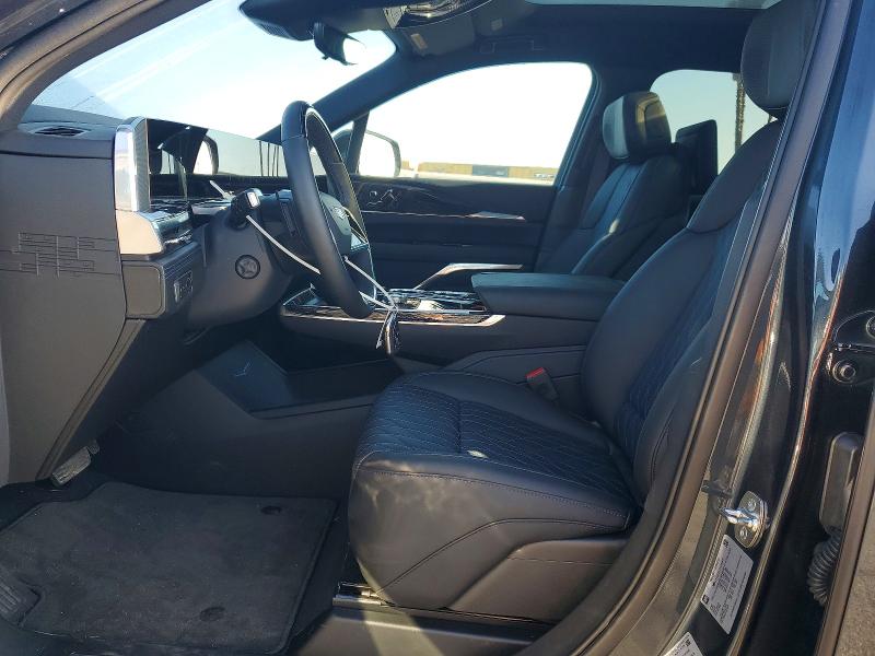 2026 Cadillac Escalade VIN 1GYLELKL6TU102577 COPART salvage auction — Rear End, MI - DIS/DLR/EXP ONLY CLEAN TITLE, sold $95,500 on 2026-05-15 (photo 7)
