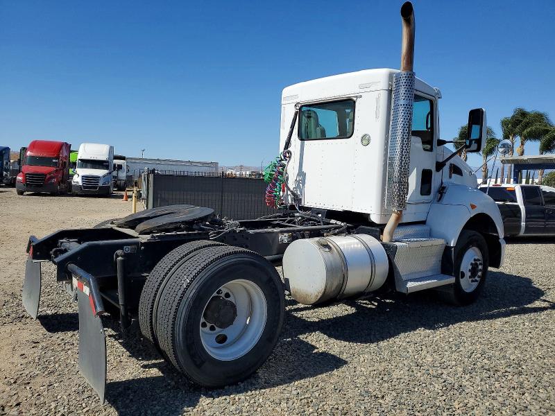 2015 Kenworth All other VIN 1XKBAJ8X4FJ442736 COPART salvage auction — NORMAL WEAR, DV, sold $5,900 on 2026-07-09 (photo 4)