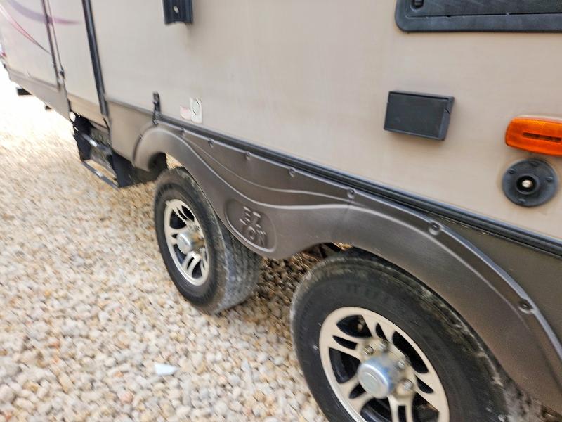 2015 Foresriver Lacrosse VIN 5ZT2LCXB2FB005768 COPART salvage auction — WATER/FLOOD, TX - SALVAGE TITLE-FLOOD DAMAGE, sold $4,650 on 2026-07-06 (photo 9)